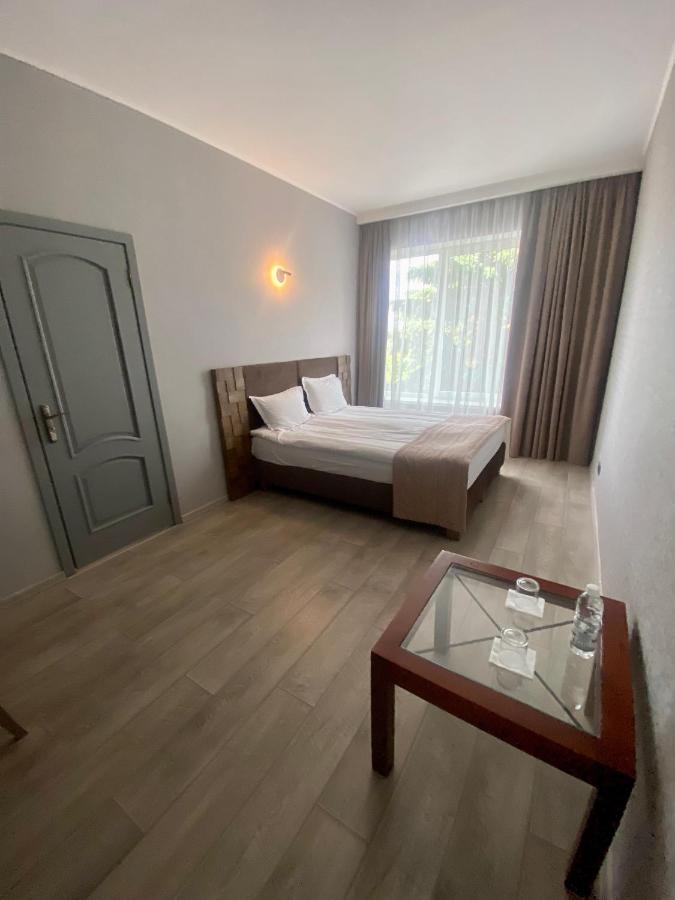 Pallada Hotel Ternopil Buitenkant foto