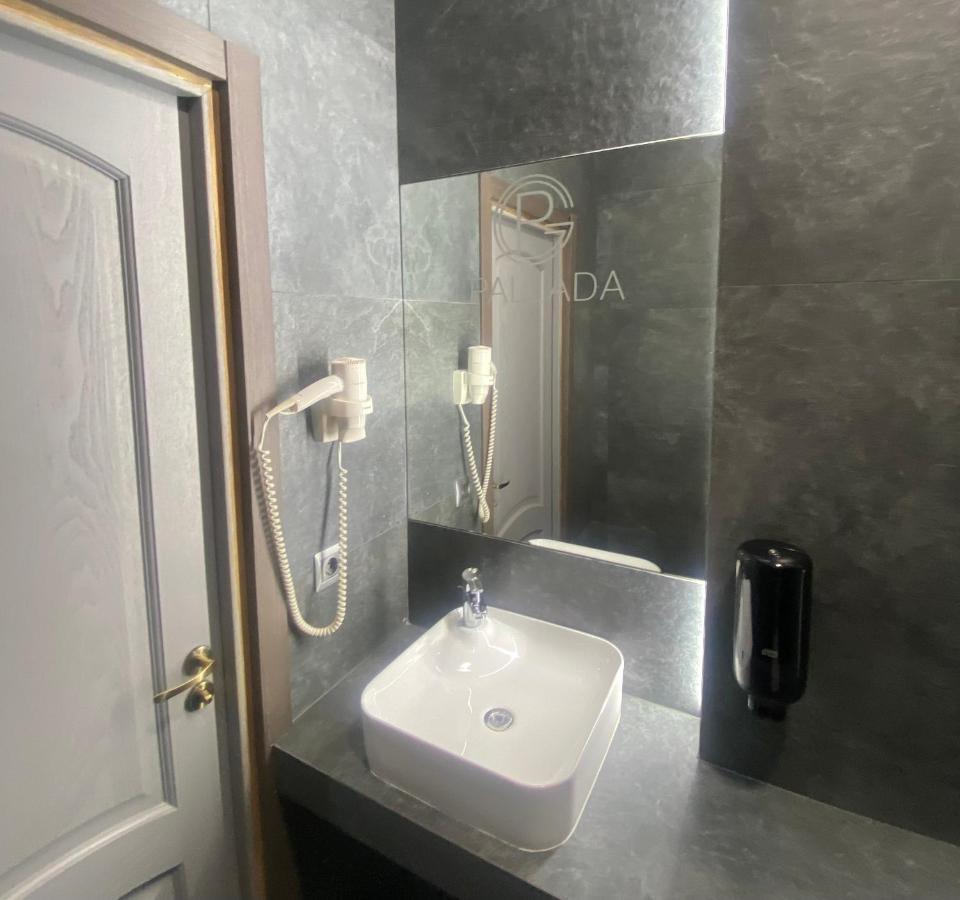Pallada Hotel Ternopil Buitenkant foto