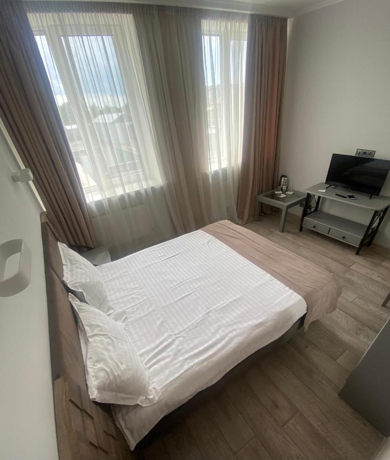 Pallada Hotel Ternopil Buitenkant foto
