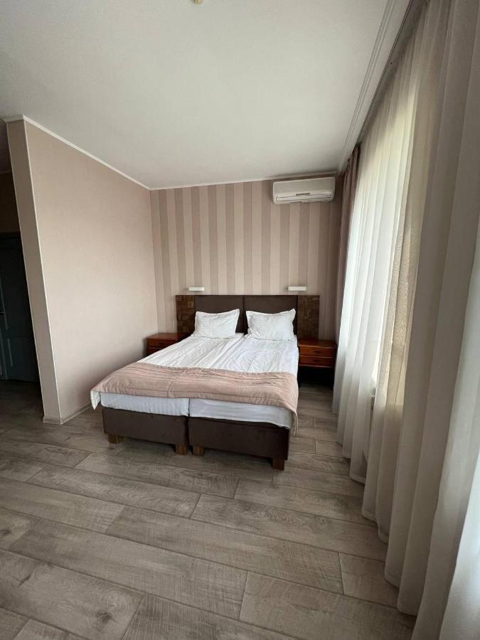 Pallada Hotel Ternopil Buitenkant foto