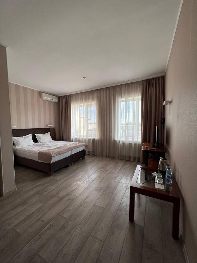 Pallada Hotel Ternopil Buitenkant foto
