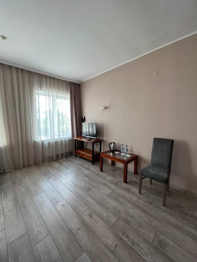 Pallada Hotel Ternopil Buitenkant foto