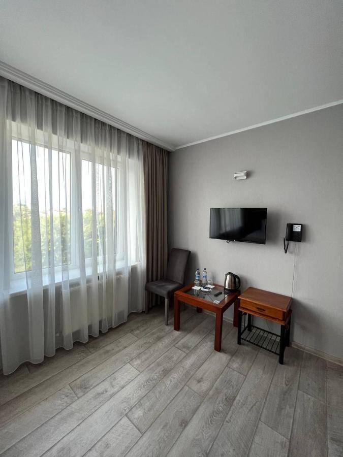 Pallada Hotel Ternopil Buitenkant foto