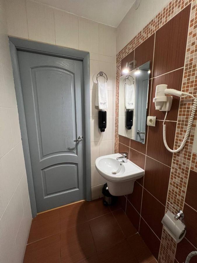 Pallada Hotel Ternopil Buitenkant foto