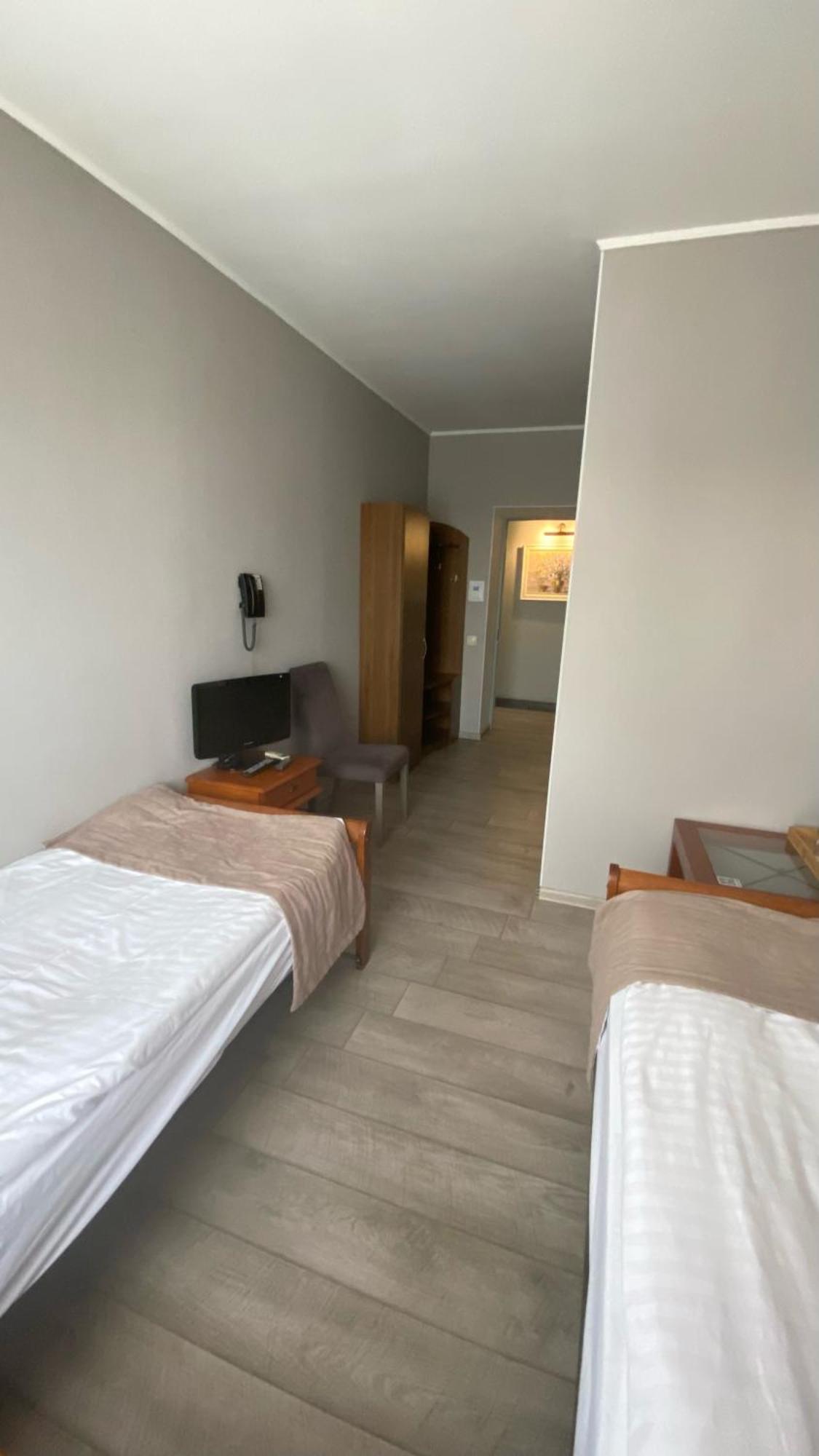 Pallada Hotel Ternopil Buitenkant foto