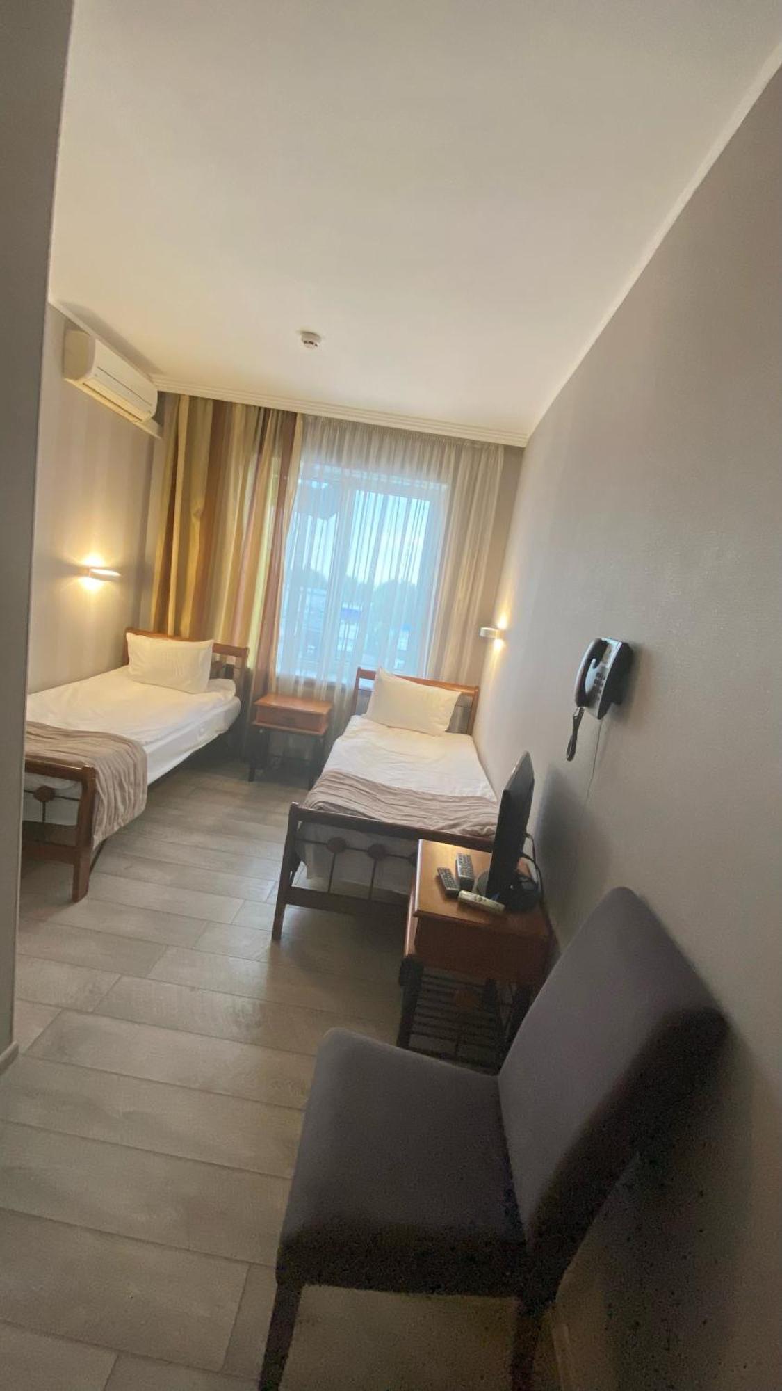 Pallada Hotel Ternopil Buitenkant foto