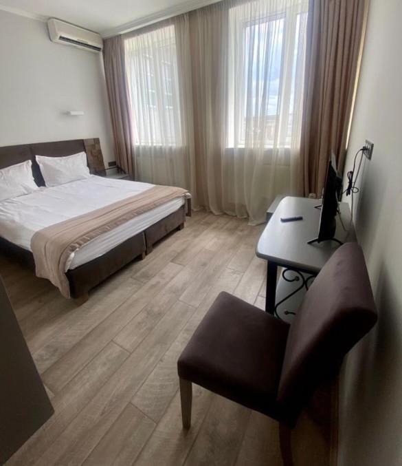 Pallada Hotel Ternopil Buitenkant foto