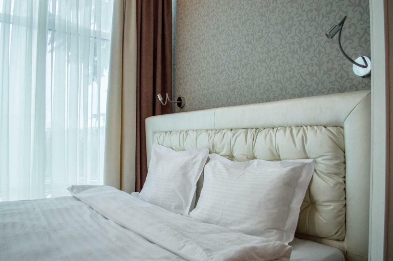 Pallada Hotel Ternopil Buitenkant foto