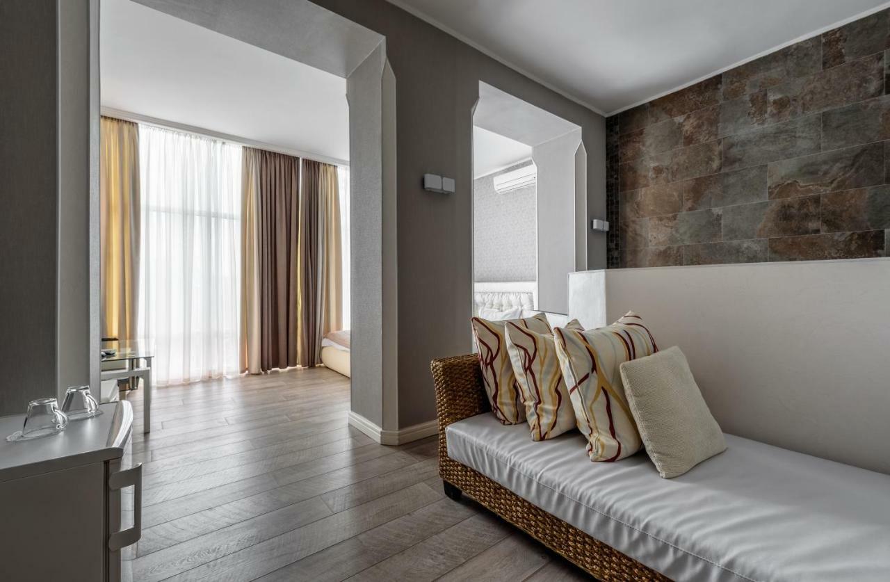 Pallada Hotel Ternopil Buitenkant foto